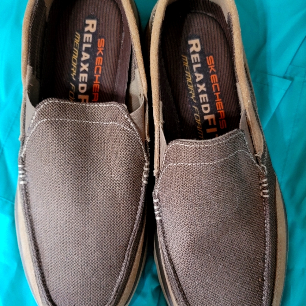 New Men's skechers relaxed shoes Size 11